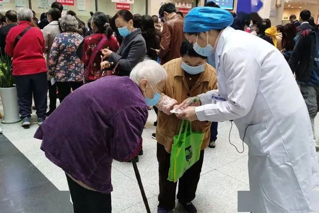 广州有没有陪老人看病的服务？老人独自就医不放心？广州心侣陪诊，让您在就诊过程中省时、省力、放心！ 